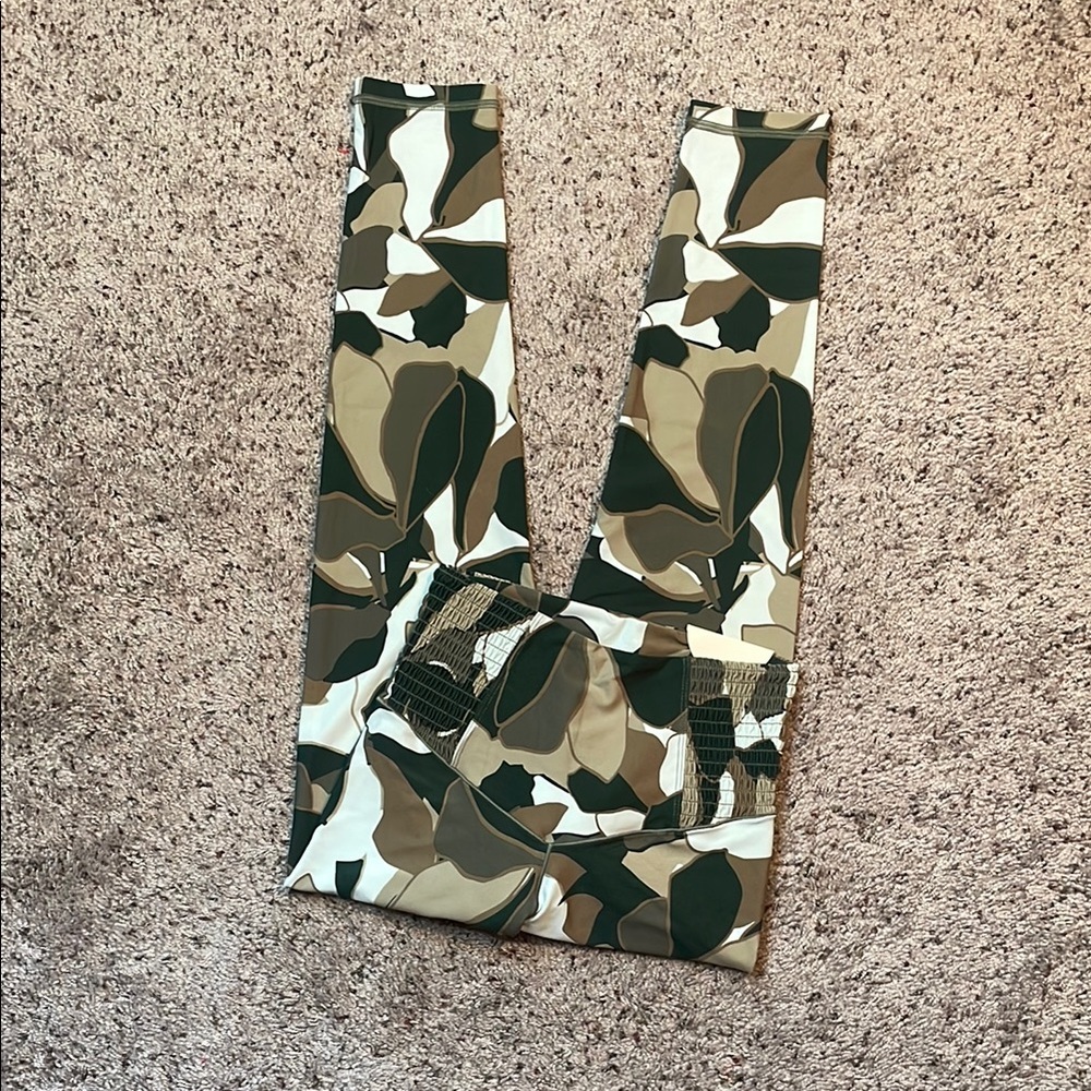 NWT Offline By Aerie Real Me Women Camo High Rise‎ 7/8 Legging Multicolor Medium